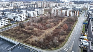 Zbiornik retencyjny na Łacinie - widok placu budowy przed rozpoczęciem prac z perspektywy lotu ptaka
