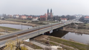 most Chrobrego - widok z perspektywy lotu ptaka w kierunku Ostrowa Tumskiego