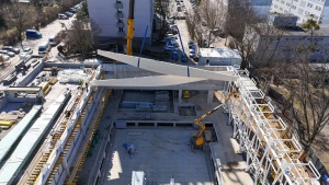 Układanie belek stropowych