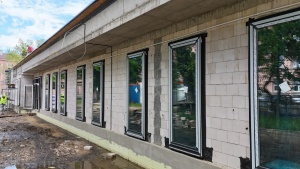 Fasada nowej hali widziana od strony Zs nr 8