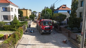 Ciężarówka podczas rozładunku na ul. Radosnej