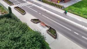 Zieleń niska i mała architektura widziane z lotu ptaka