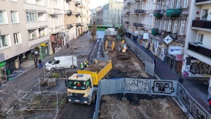 Maszyny budowlane podczas prac na ul. Ratajczaka