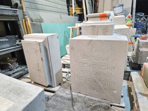 Nagrobki w końcowej fazie prac konserwatorskich