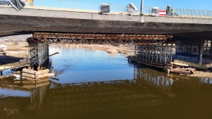 Podpory tymczasowe pod mostem