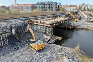 Maszyny budowlane podczas prac rozbiórkowych