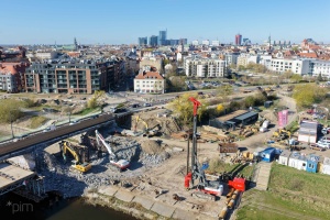 Maszyny budowlane podczas prac rozbiórkowych