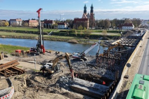 Plac budowy widziany z perspektywy lotu ptaka- w tle Ostrów Tumski