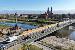 Plac budowy widziany z perspektywy lotu ptaka- w tle Ostrów Tumski