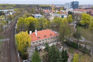 Budynek przedszkola widziany z lotu ptaka