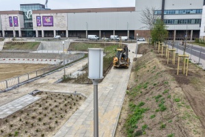 Nowa lampa i nasadzenia zieleni