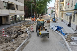 Ciężki sprzęt podczas prac na placu budowy