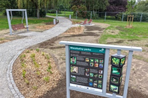 zagospodarowanie zielenią terenu na Os. Piastowskim - tablica edukacyjna 