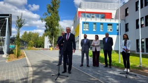 konferencja prasowa zapowiadająca otwarcie szkoły na Strzeszynie 