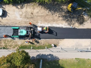 Rozściełacz podczas pracy - widok z lotu ptaka