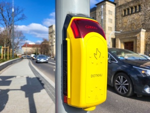 Przycisk z oznaczeniem fakturowym w rejonie CK Zamek