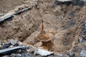 widok na ponad stuletni element sieci wodociągowej 