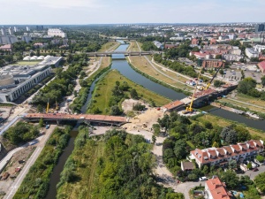 Budowa mostów Berdychowskich widziana z perspektywy lotu ptaka