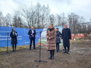 Wmurowanie kapsuły czasu pod budowę nowej szkoły