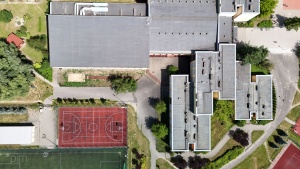 dach budynku SP 6 widziany z lotu ptaka 