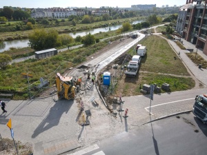 Prace budowlane przy ciągu pieszo-rowerowym