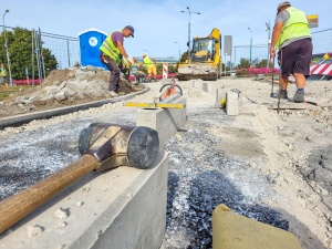 Pracownicy w trakcie pracy na łączniku z Wartostradą 