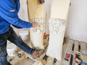 Prace renowacyjne przy zabytkowy nagrobkach 