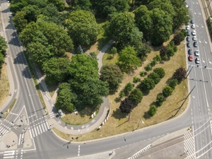 Park im. Karola Marcinkowskiego, w którym zamontowany zostanie pomnik Wypędzonych Wielkopolan w czasie II wojny światowej 