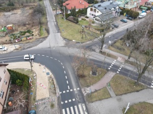 Widok z lotu ptaka na skrzyżowanie przed przebudową