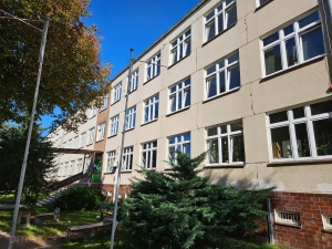 budynek SP 62 od frontu