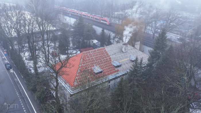 Trwa wymiana dachówki w budynku Przedszkola nr 66