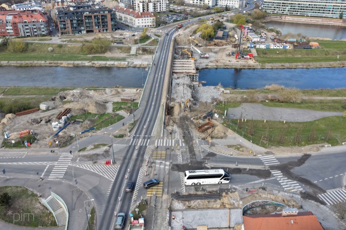 Trwające prace rozbiórkowe na północnej nitce Moście Chrobrego