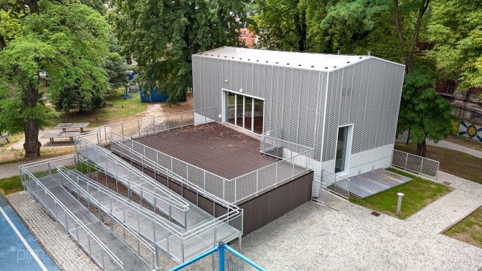Wielofunkcyjne zaplecze sportowe w Ogrodzie Jordanowskim nr 1